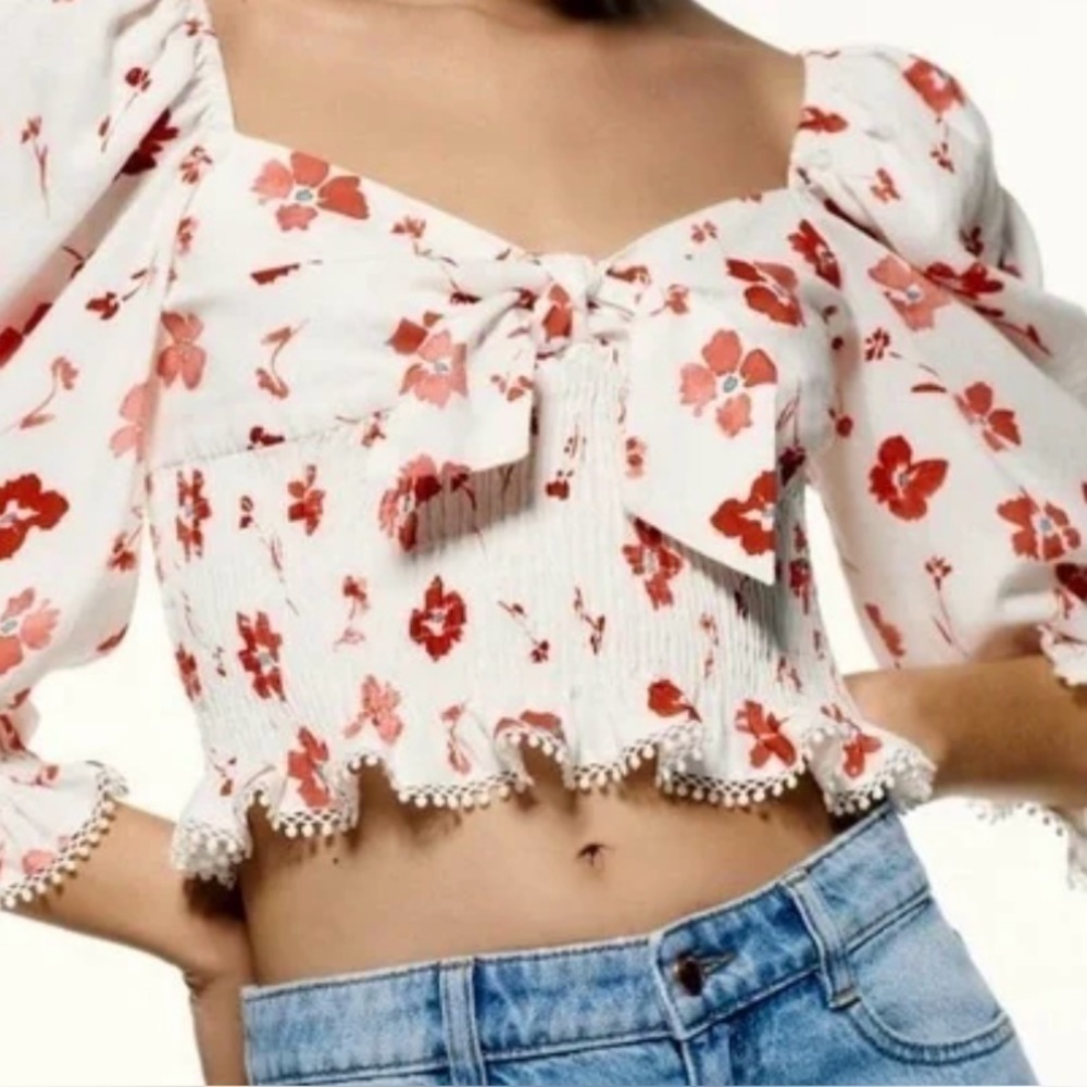 ZARA WHITE WITH RED FLORAL PATTERN SMOCKED CROP PUFF SLEEVE SHIRT SZ LARGE